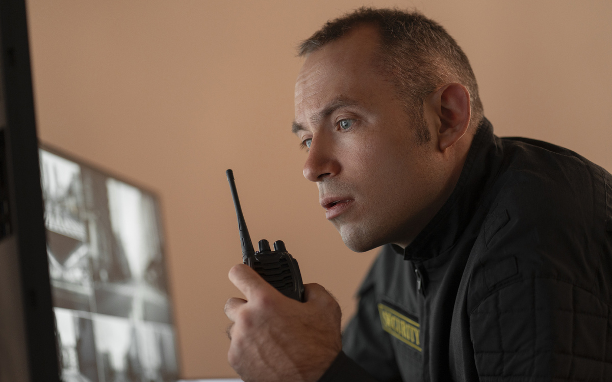 <p><strong>Пункт охорони</strong> &ndash; <strong>гарантія безпеки та спокою</strong></p> <p><strong>Цілодобова охорона</strong></p> <ul> <li>Забезпечує постійний контроль території та безпеку мешканців.</li> </ul> <p><strong>Контроль доступу</strong></p> <ul> <li>Лише авторизовані особи можуть потрапити на територію, що гарантує приватність.</li> </ul> <p><strong>Спокій і комфорт</strong></p> <ul> <li>Охорона забезпечує безпеку, дозволяючи мешканцям насолоджуватися життям без турбот.</li> </ul> <p><strong>City Villa Club</strong> &mdash; місце, де кожен може почуватися в безпеці й гармонії з навколишнім середовищем.</p>